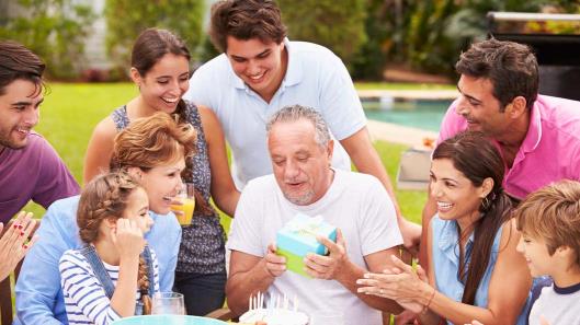 هدیه روز پدر چی بخرم | هدیه برای پدر سالمند